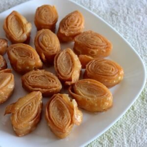 Madatha Kaja (small)